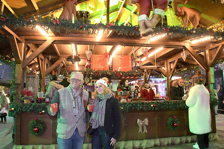 Weihnachtsdorf Pasing Arcaden - Münchner Kinderweihnacht mit Weihnachtsdorf auf dem Paseo Platz der Pasing Arcaden (©Foto: Ingrid Grossmann)